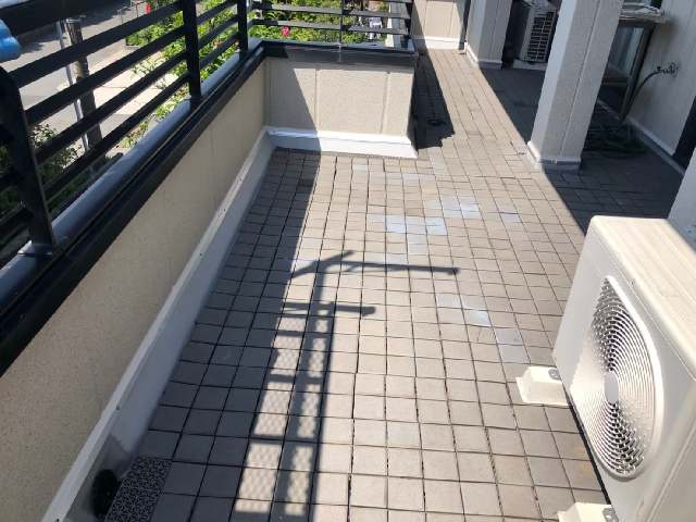 ベランダタイル下の“見えない劣化”に注意