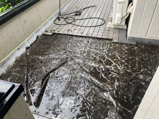 ベランダタイル下の“見えない劣化”に注意