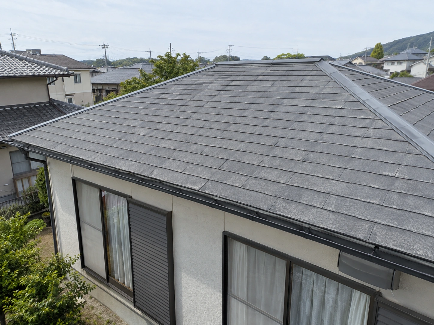 戸建住宅に使用される平板状の住宅屋根用化粧スレートの説明用イメージ