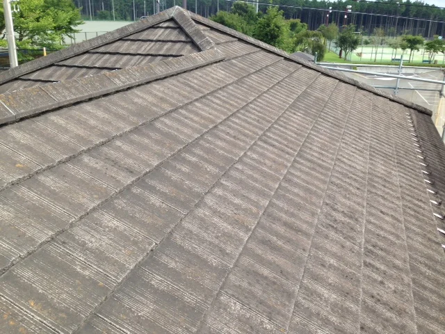 御殿場市印野の塗装前のモニエル瓦屋根